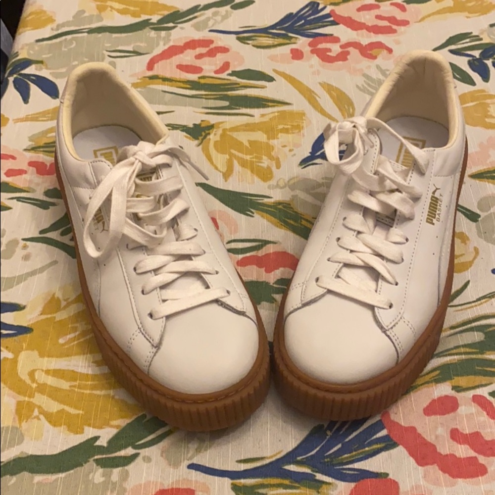 Adorable white leather Puma’s - Brand New